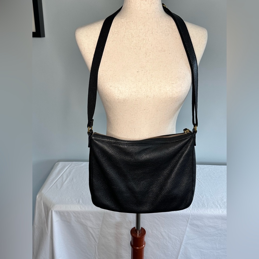 FOSSIL! EUC!! Black Leather Crossbody Bag - Picture 2 of 16